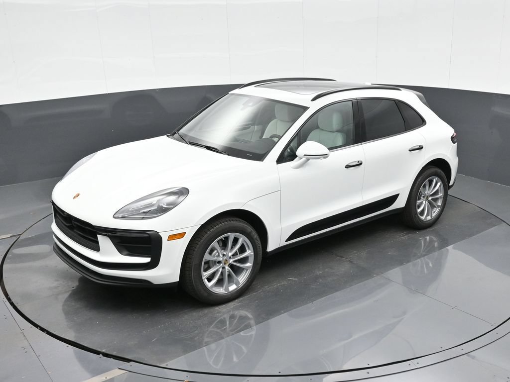 Certified 2026 Porsche Macan AWD/4WD image 26