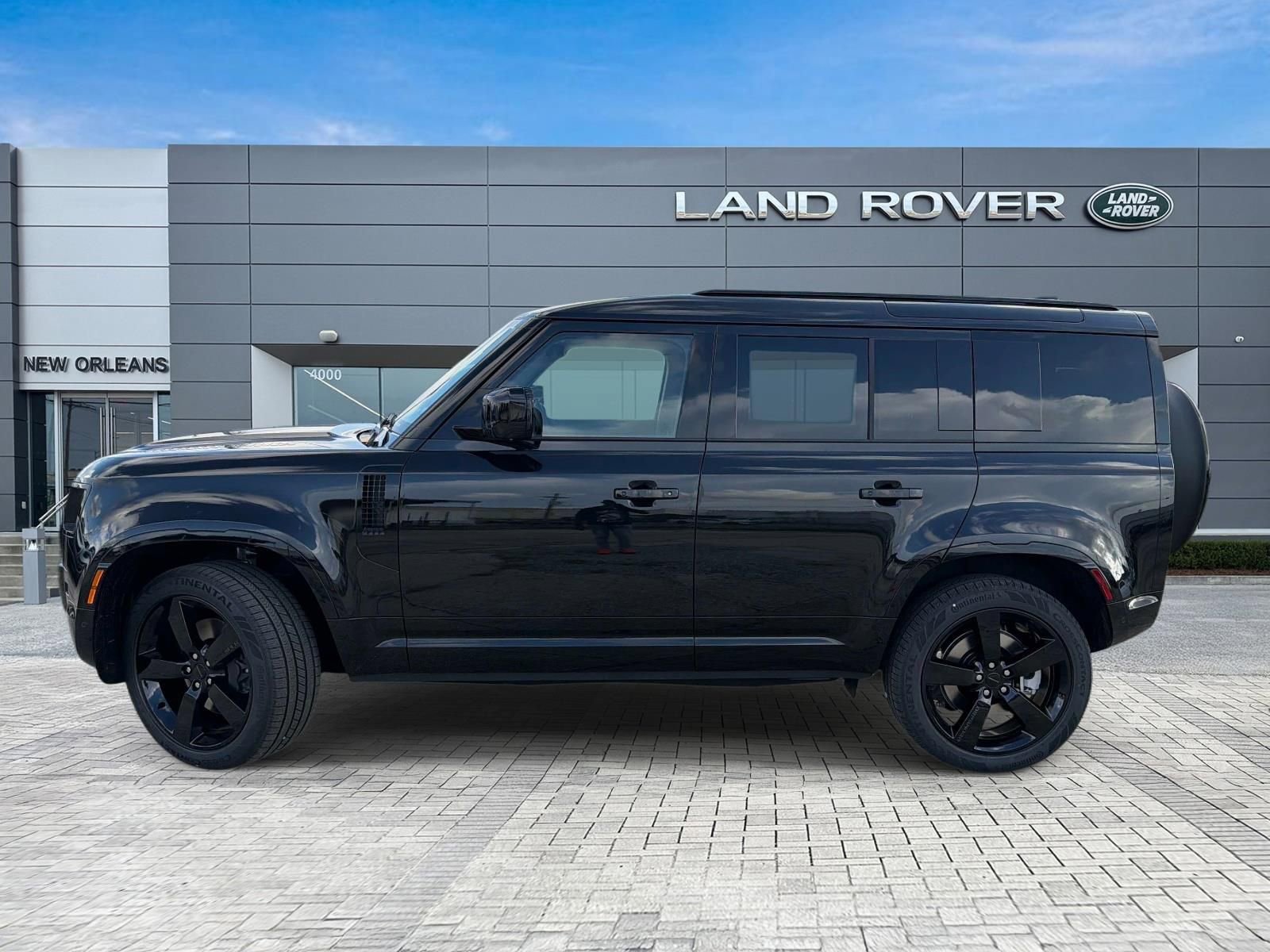 New 2026 Land Rover Defender 110 X-Dynamic SE AWD/4WD image 2
