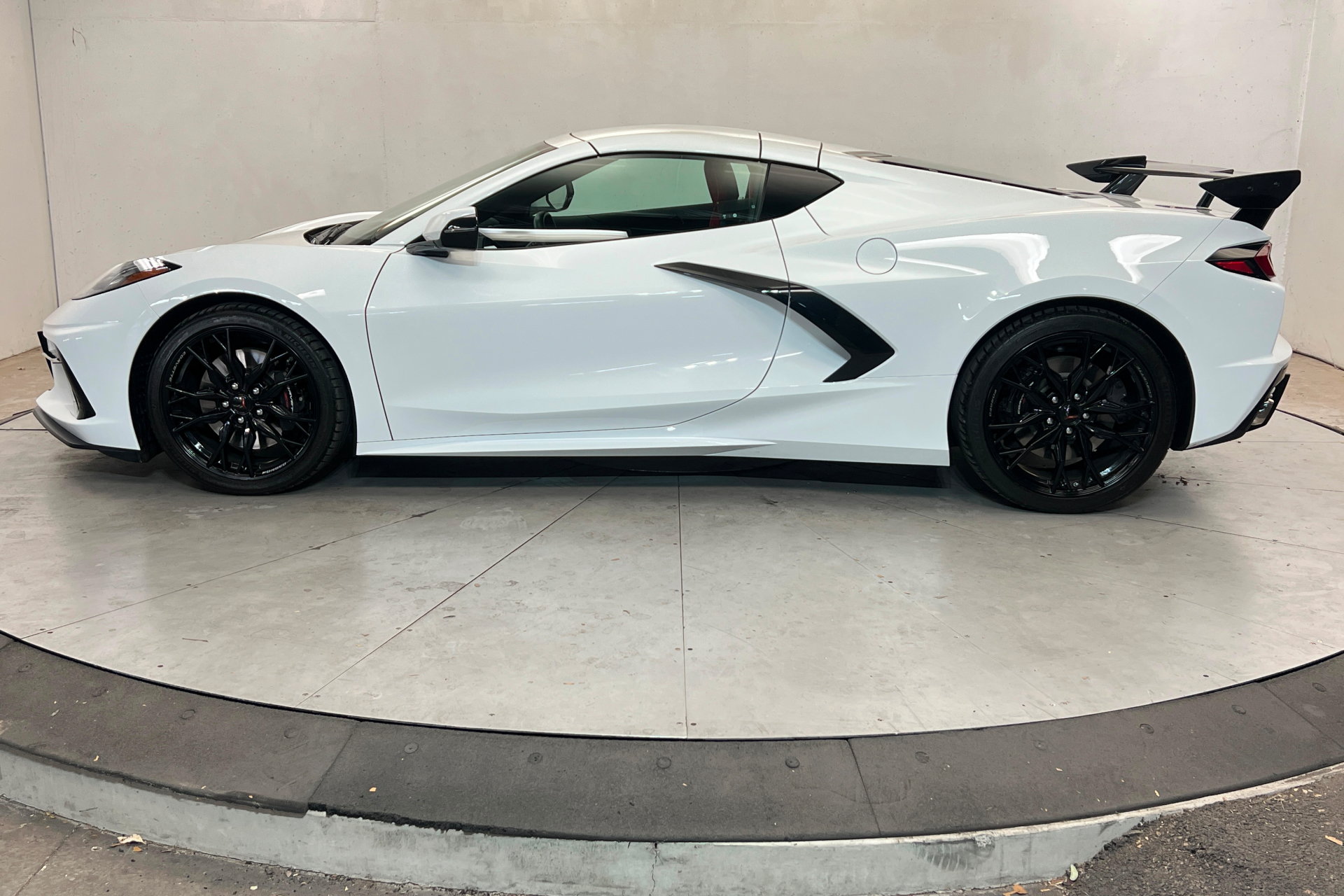 Used 2023 Chevrolet Corvette Stingray Coupe w/ Z51 Performance Package RWD image 2