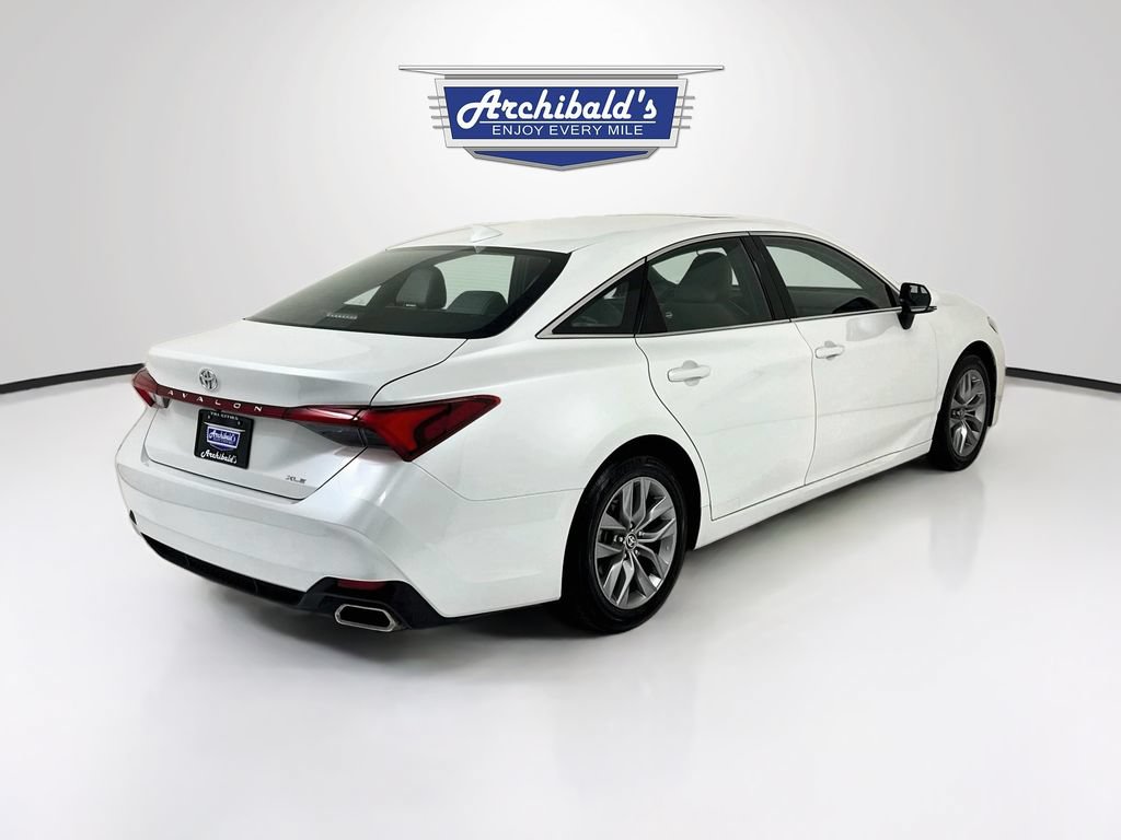 Used 2022 Toyota Avalon XLE w/ Moonroof Package FWD image 8