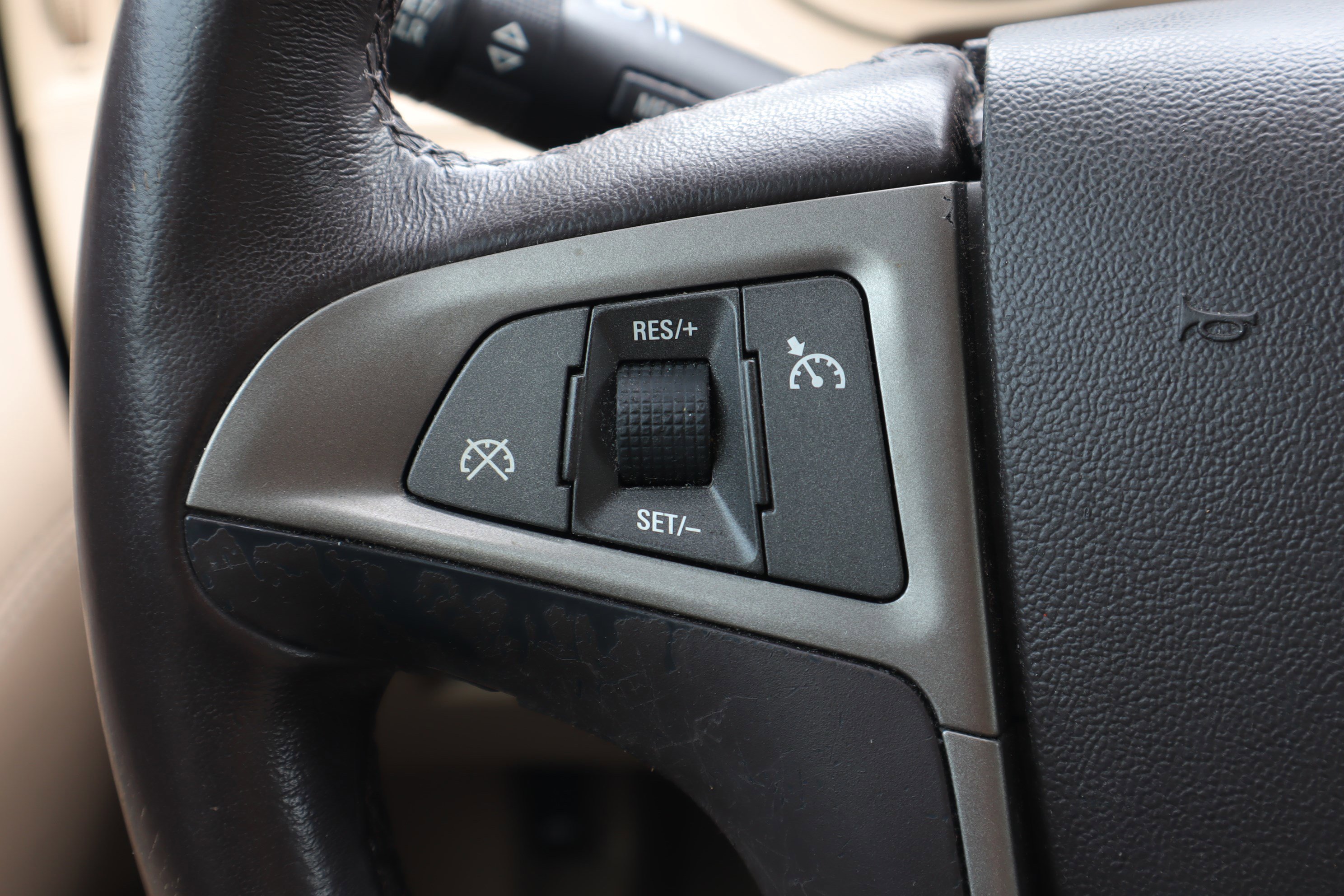 Used 2013 Buick LaCrosse Leather FWD image 18