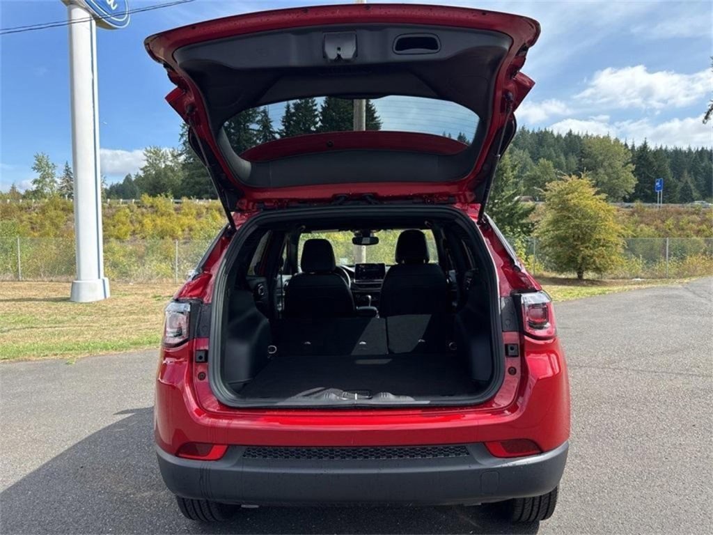 New 2025 Jeep Compass Latitude w/ Altitude Special Edition image 18