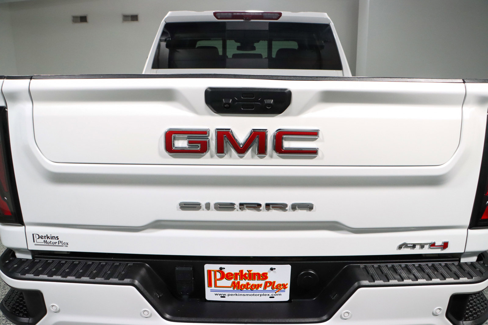 Used 2024 GMC Sierra 2500 AT4 w/ AT4 Preferred Package image 8