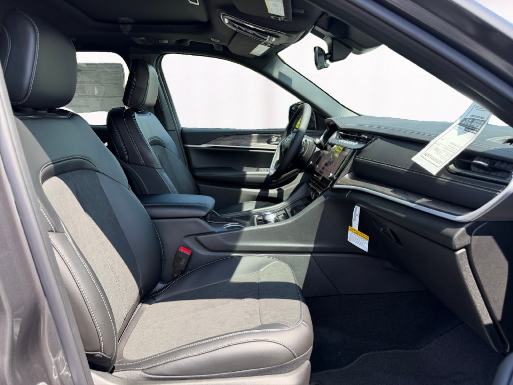New 2026 Jeep Grand Cherokee Altitude AWD/4WD image 15