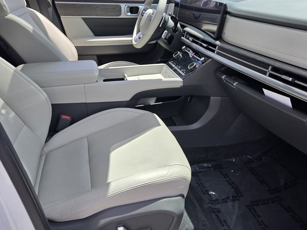 Used 2024 Hyundai Santa Fe Limited FWD image 16