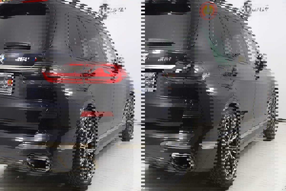 Used 2022 BMW X7 M50i w/ Executive Package image 54