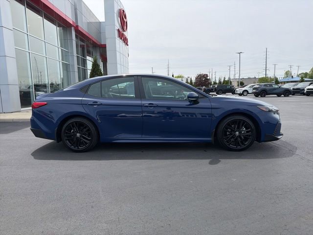 Used 2025 Toyota Camry SE FWD image 8
