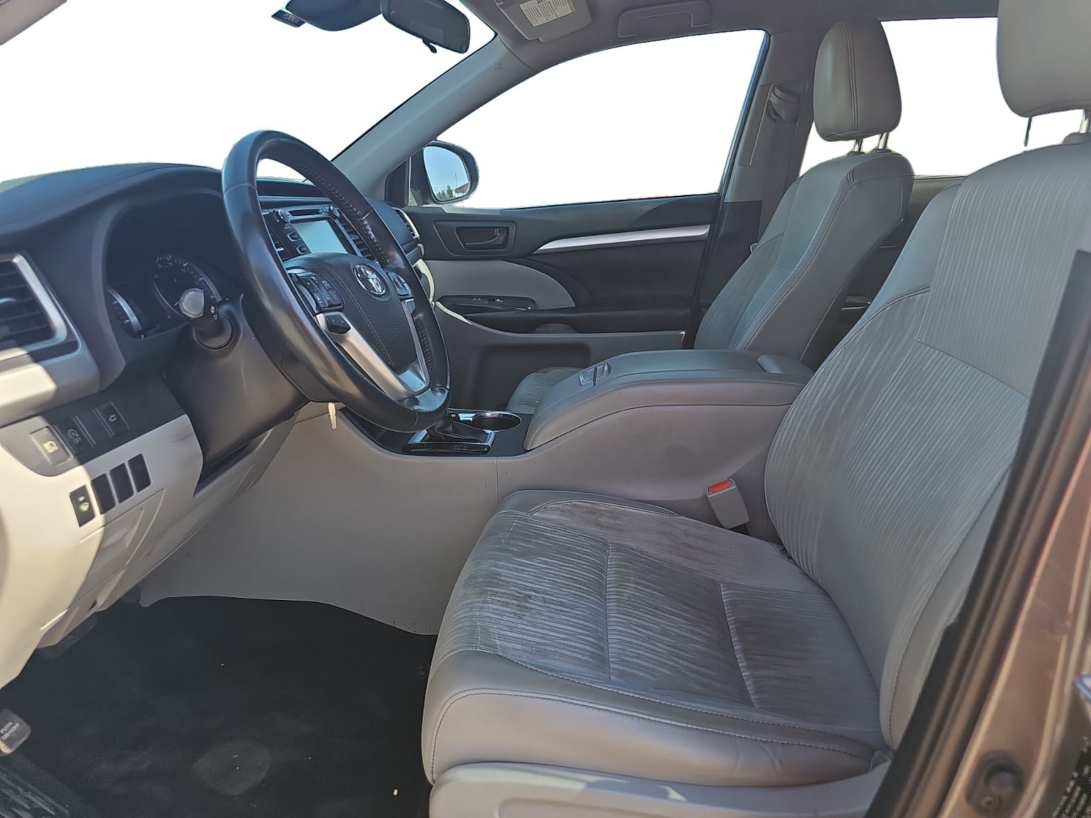 Used 2019 Toyota Highlander Plus FWD image 10