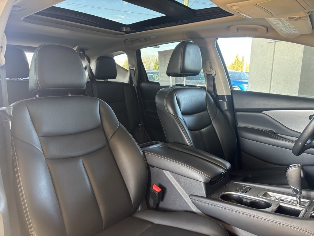 Used 2020 Nissan Murano SV w/ Premium Package image 17