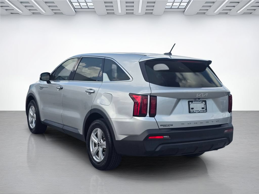 Used 2022 Kia Sorento LX FWD image 5