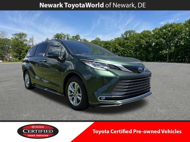 Used 2025 Toyota Sienna Limited AWD/4WD image 1