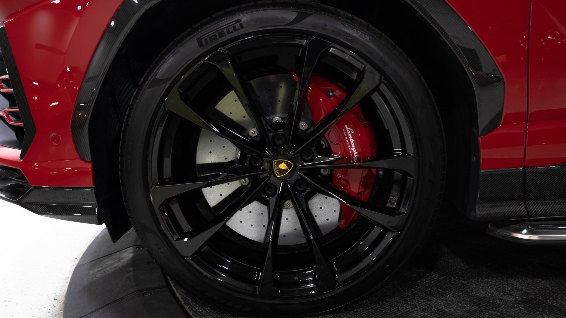Used 2021 Lamborghini Urus AWD/4WD image 32