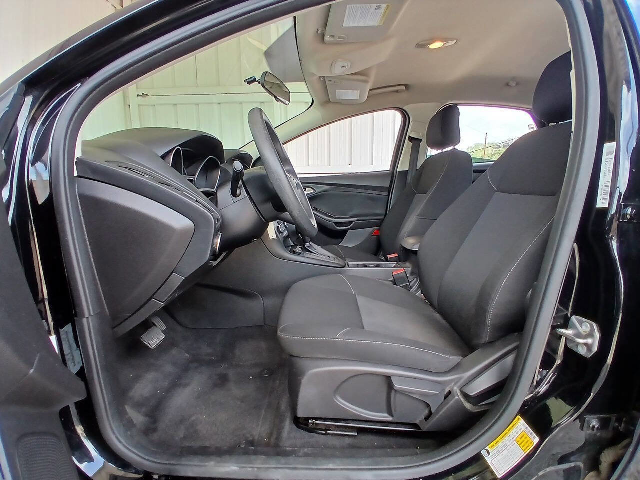 Used 2018 Ford Focus SE FWD image 5