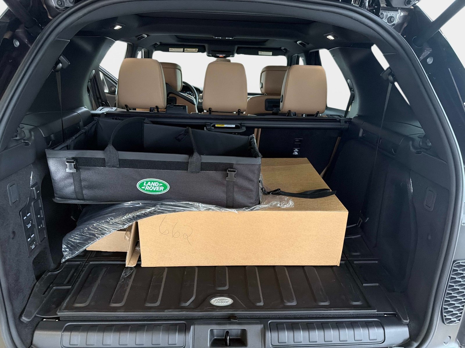 New 2026 Land Rover Discovery Dynamic SE AWD/4WD image 11