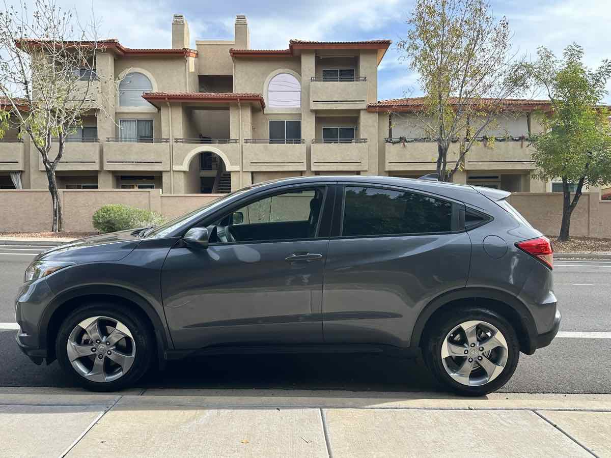 Used 2017 Honda HR-V LX image 5