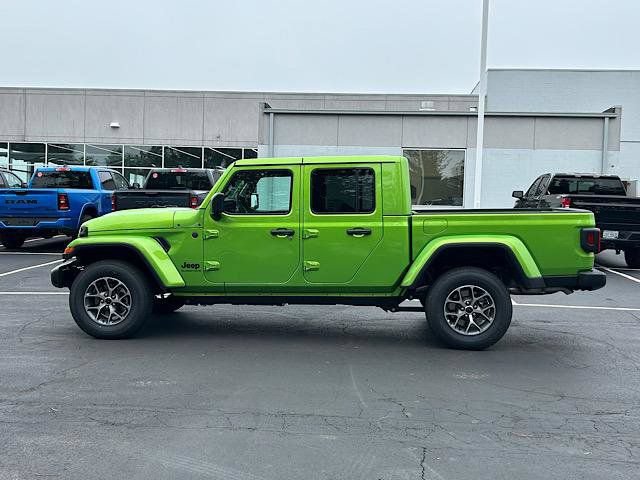 Used 2025 Jeep Gladiator Sport AWD/4WD image 3