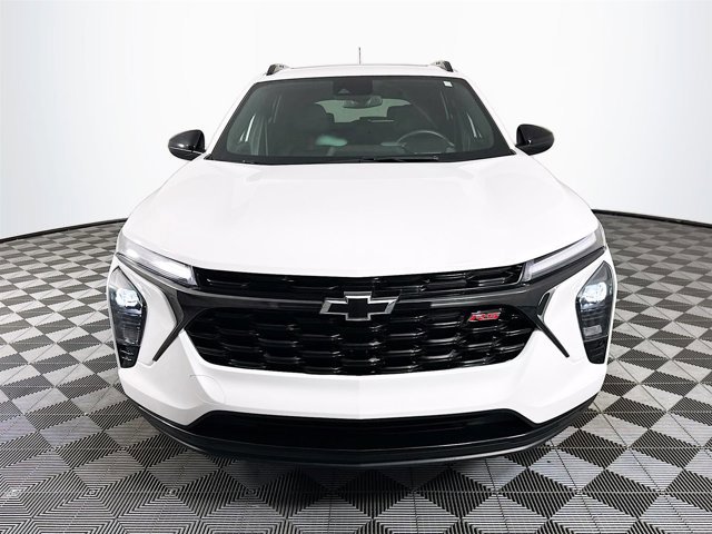 Used 2024 Chevrolet Trax RS w/ Sunroof Package image 2