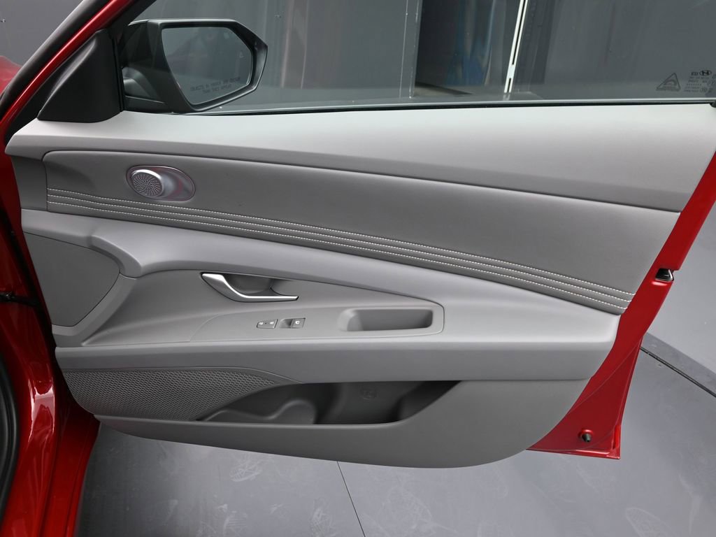 Certified 2025 Hyundai Elantra Sport image 11