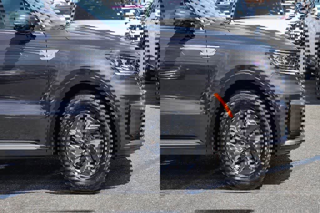 Certified 2024 Kia Sorento EX image 9