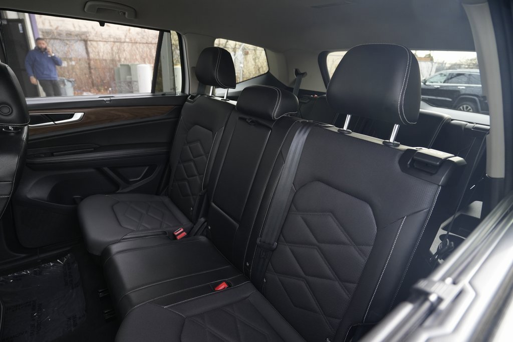 Used 2024 Volkswagen Atlas SE image 18
