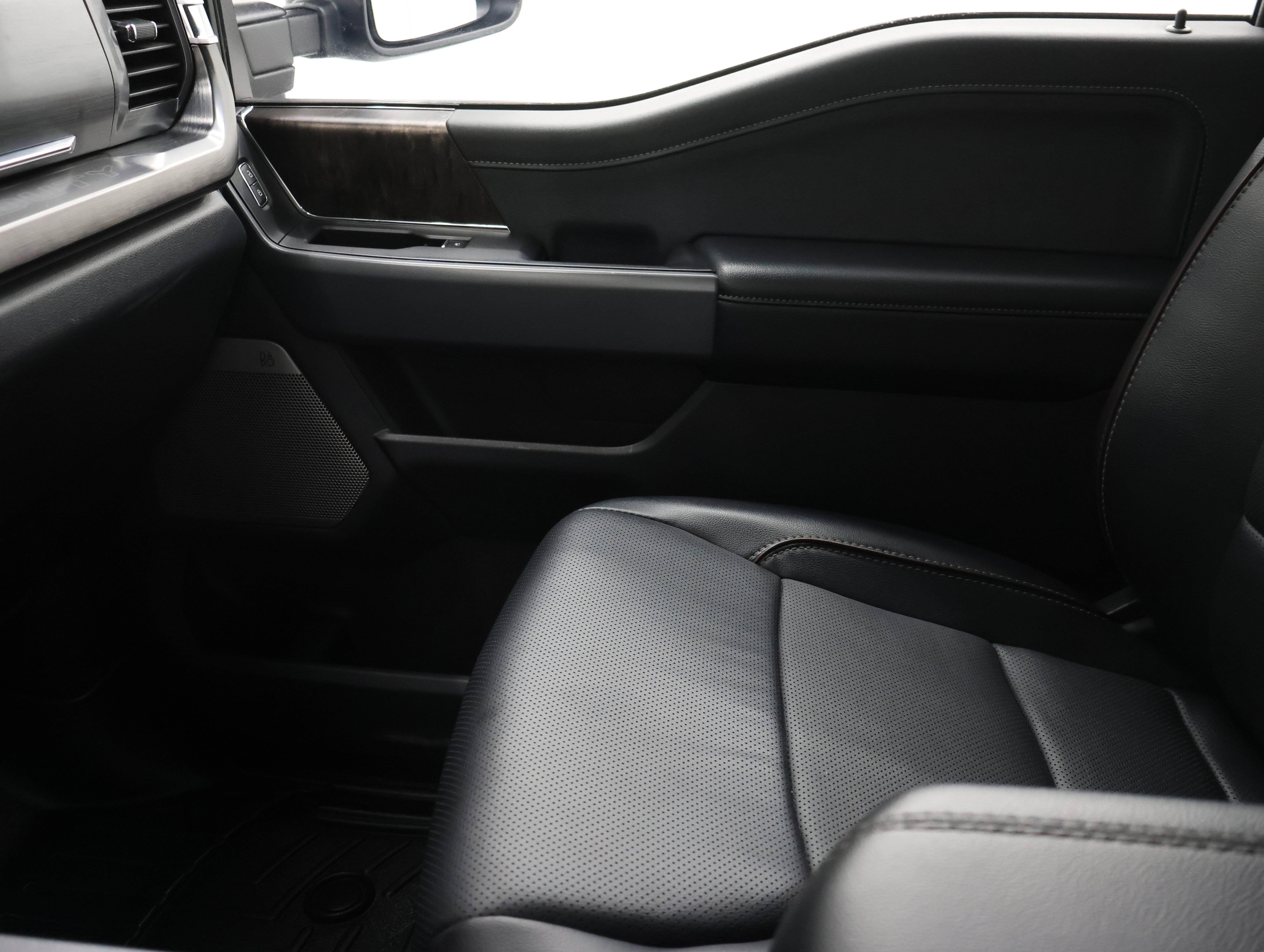 Used 2023 Ford F350 Lariat AWD/4WD image 13