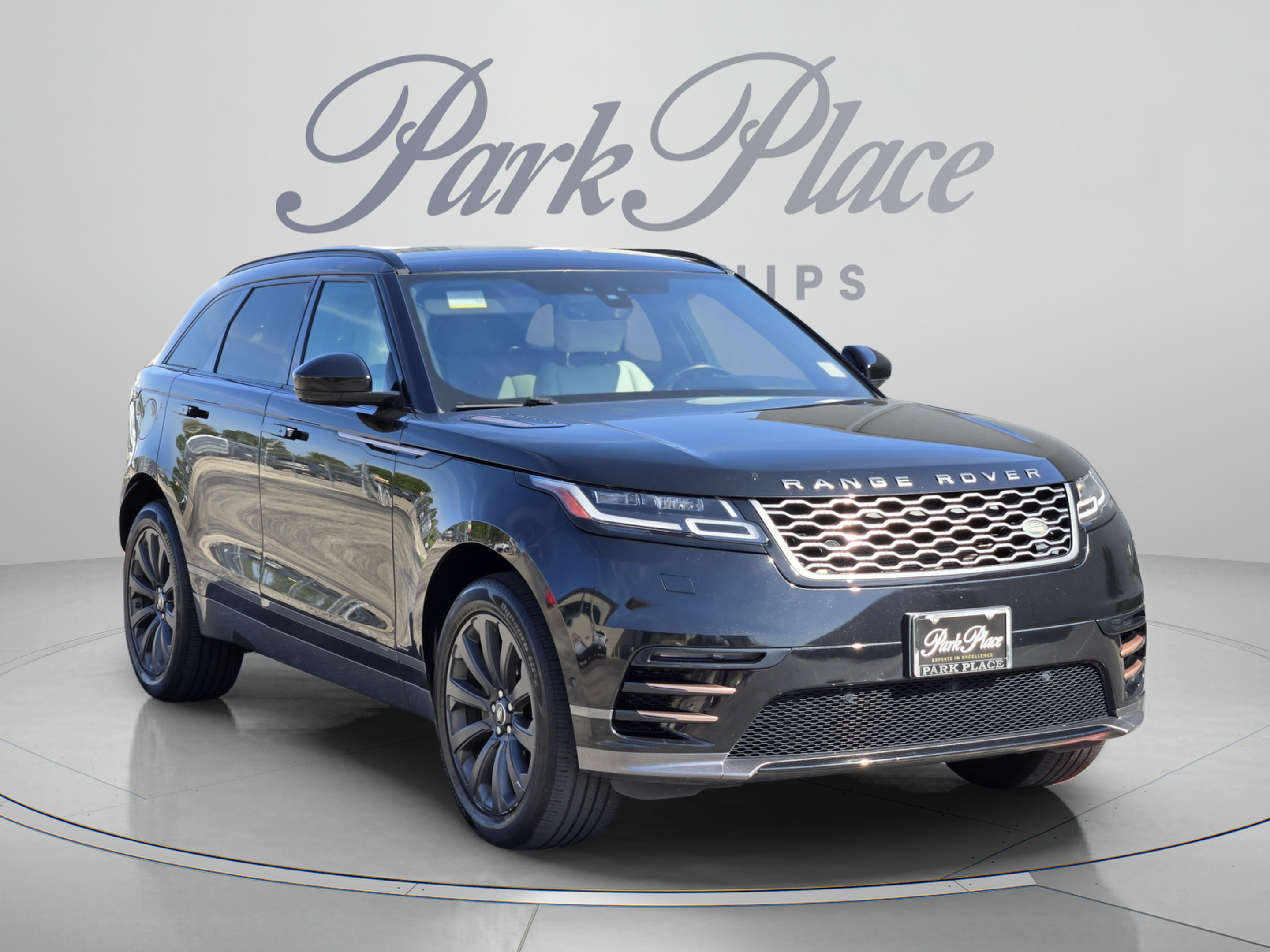 Used 2018 Land Rover Range Rover Velar R-Dynamic SE AWD/4WD image 8