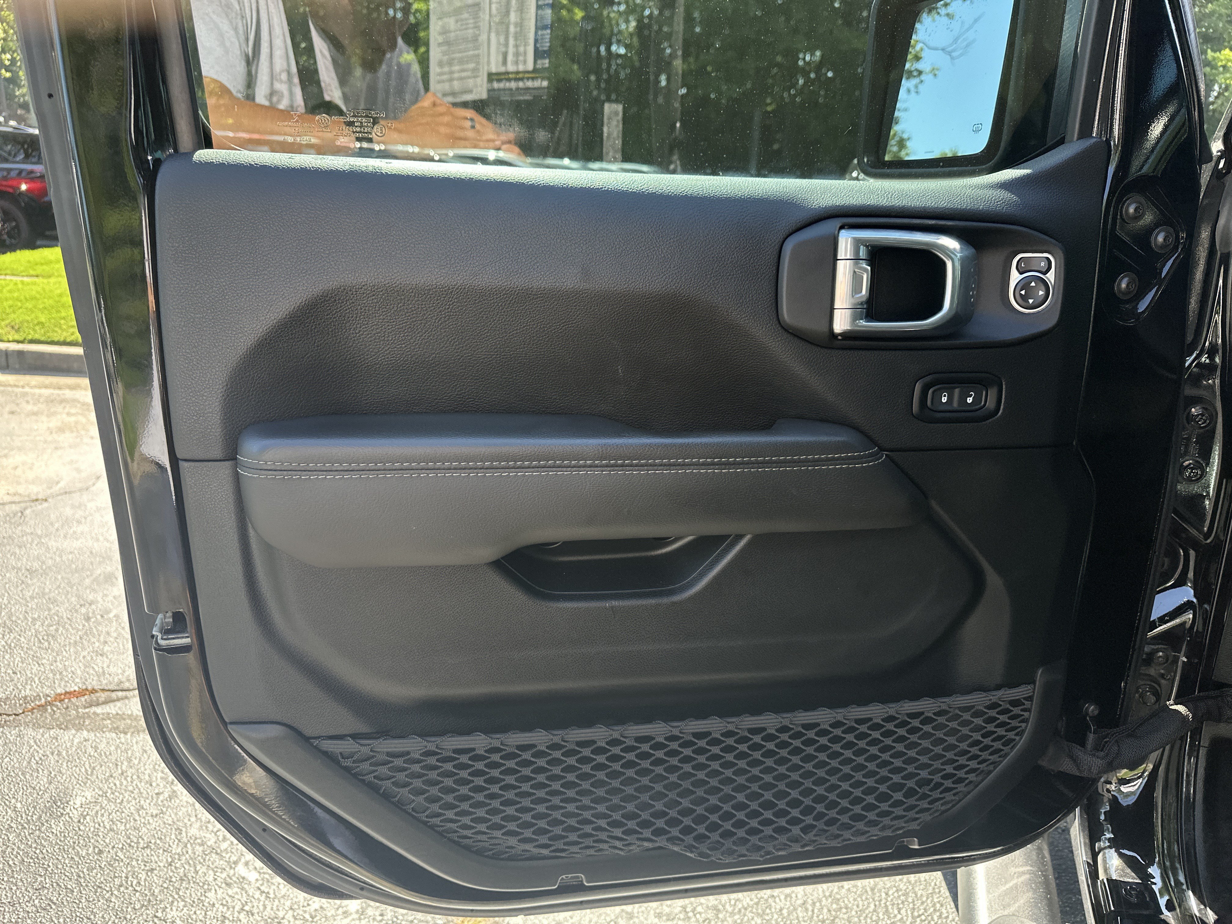 Used 2021 Jeep Wrangler Unlimited Sahara AWD/4WD image 10