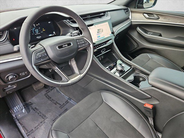 Used 2026 Jeep Grand Cherokee Altitude AWD/4WD image 12