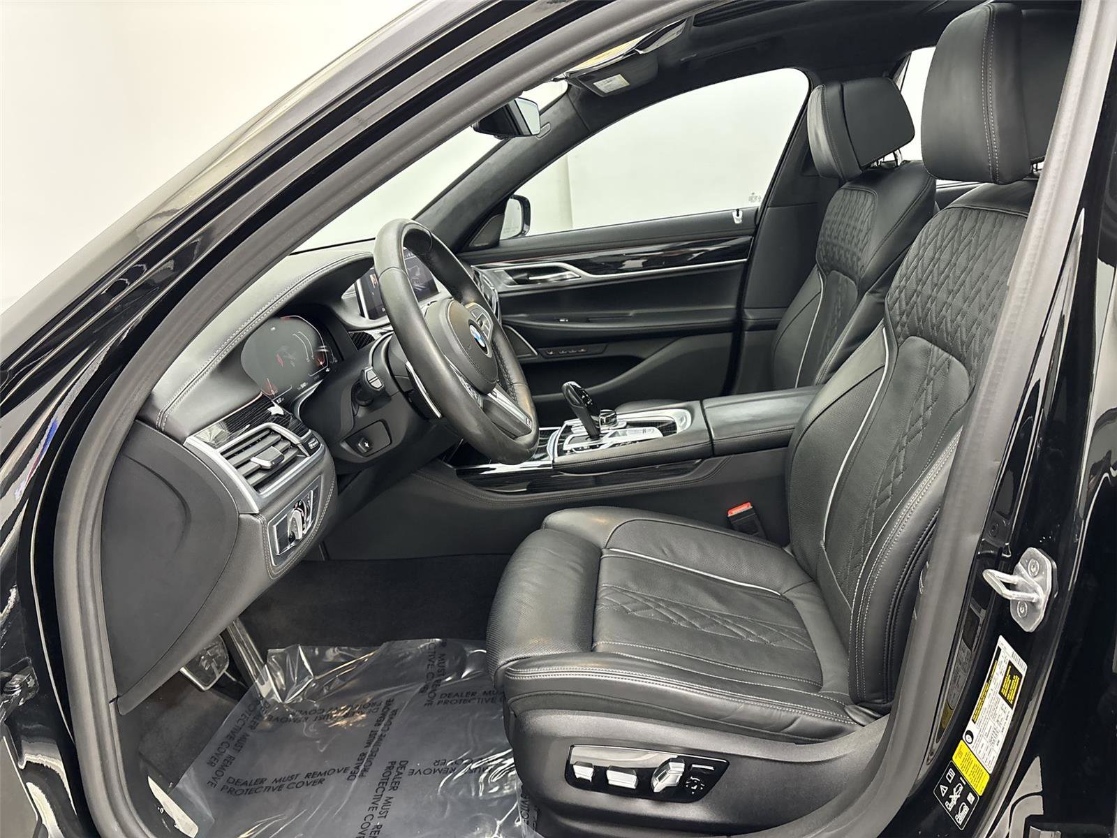 Used 2020 BMW 750i xDrive w/ Executive Package image 25