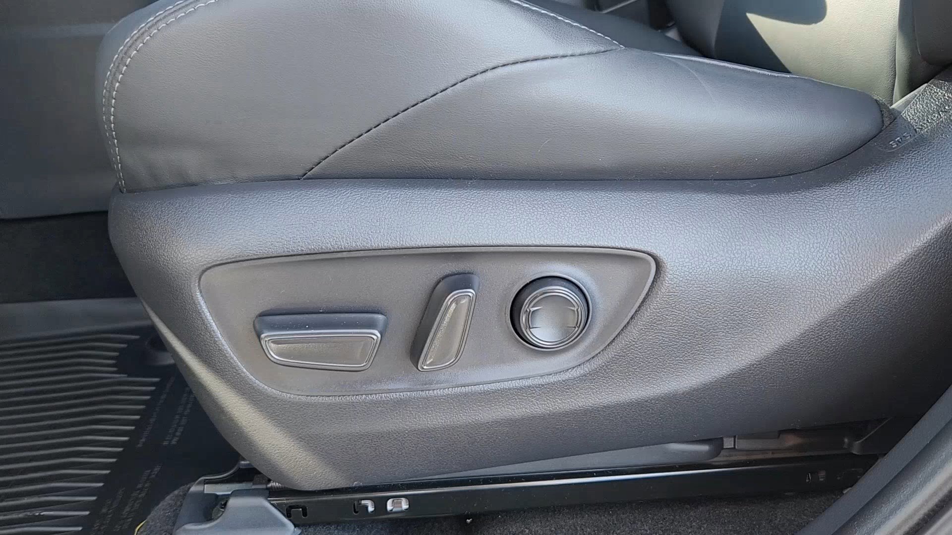 Used 2024 Toyota Venza Nightshade image 8