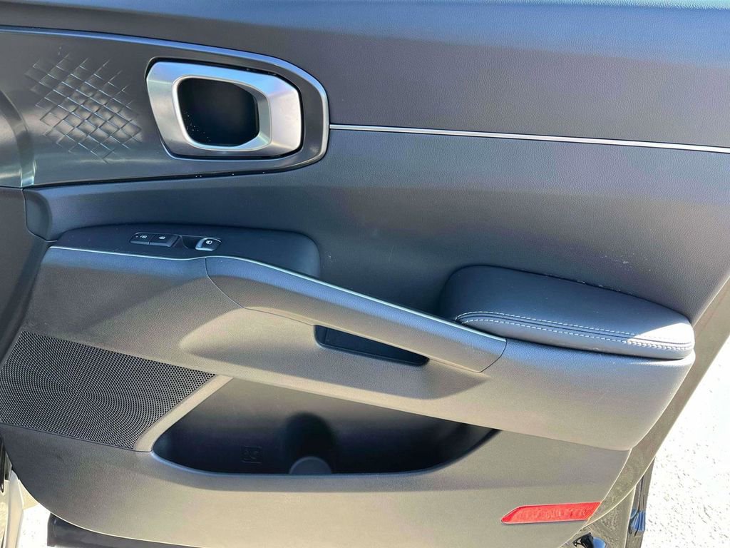 Certified 2025 Kia Sorento S w/ Panoramic Sunroof Package image 11