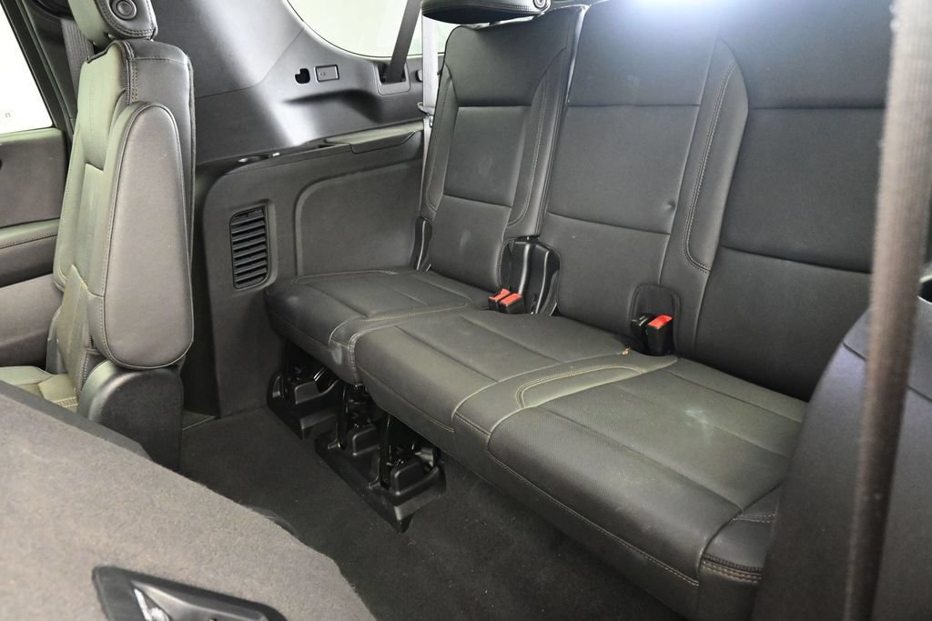 Used 2025 Chevrolet Suburban High Country AWD/4WD image 19