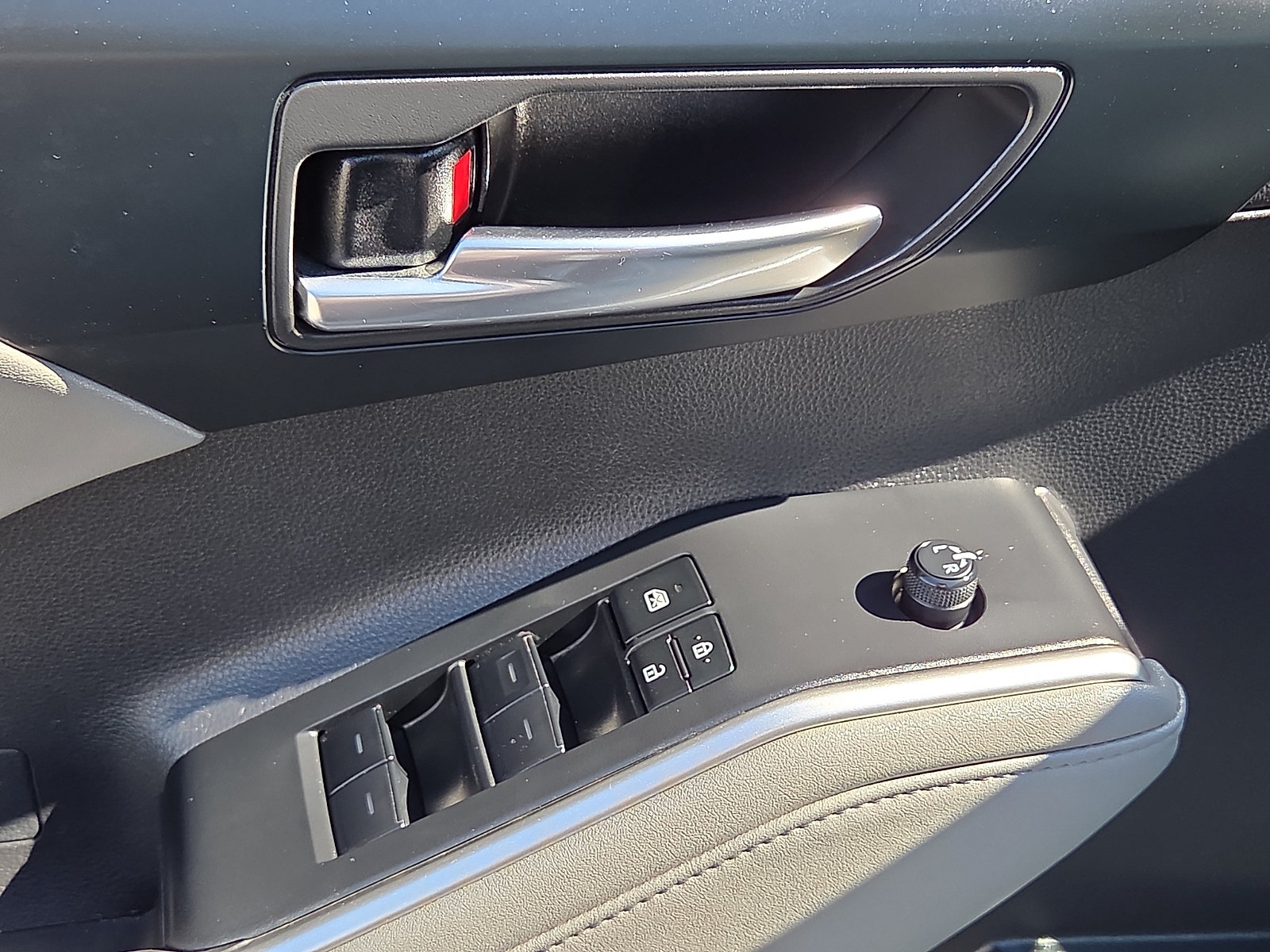 Used 2024 Toyota Highlander XLE AWD/4WD image 15