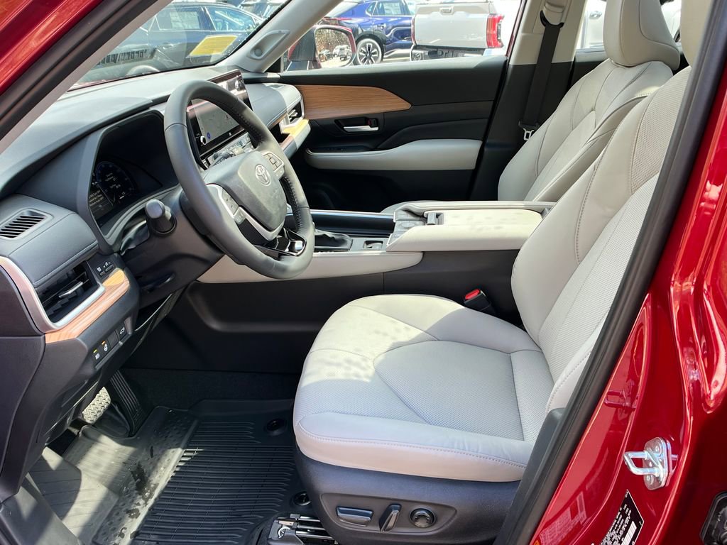 Used 2026 Toyota Grand Highlander Limited image 9