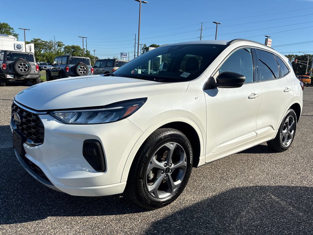 Certified 2023 Ford Escape ST-Line w/ Tech Pack #1 AWD/4WD image 4
