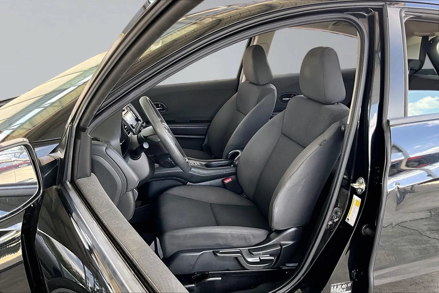 Used 2019 Honda HR-V LX image 18