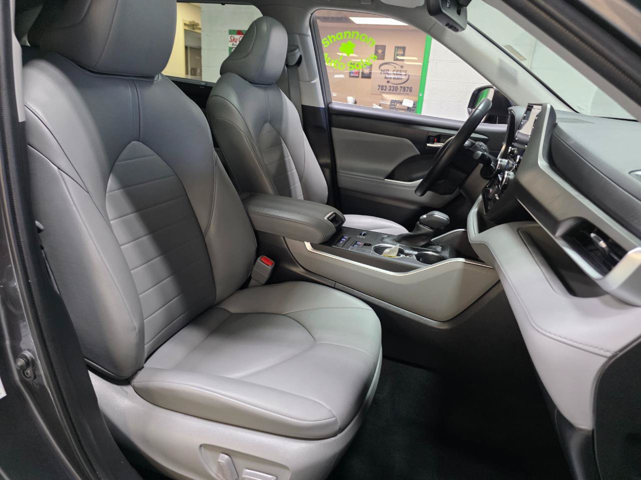 Used 2022 Toyota Highlander XLE AWD/4WD image 27