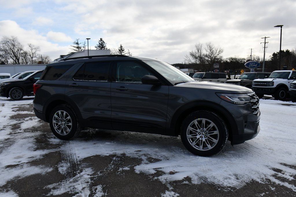Used 2026 Ford Explorer Active w/ Active Comfort Package AWD/4WD image 8