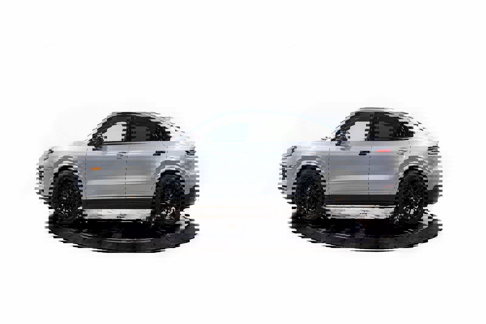 Certified 2025 Porsche Cayenne S image 2