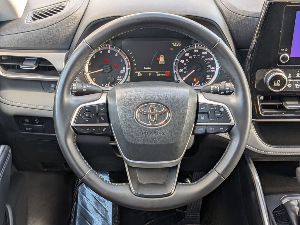 Used 2025 Toyota Highlander LE image 18