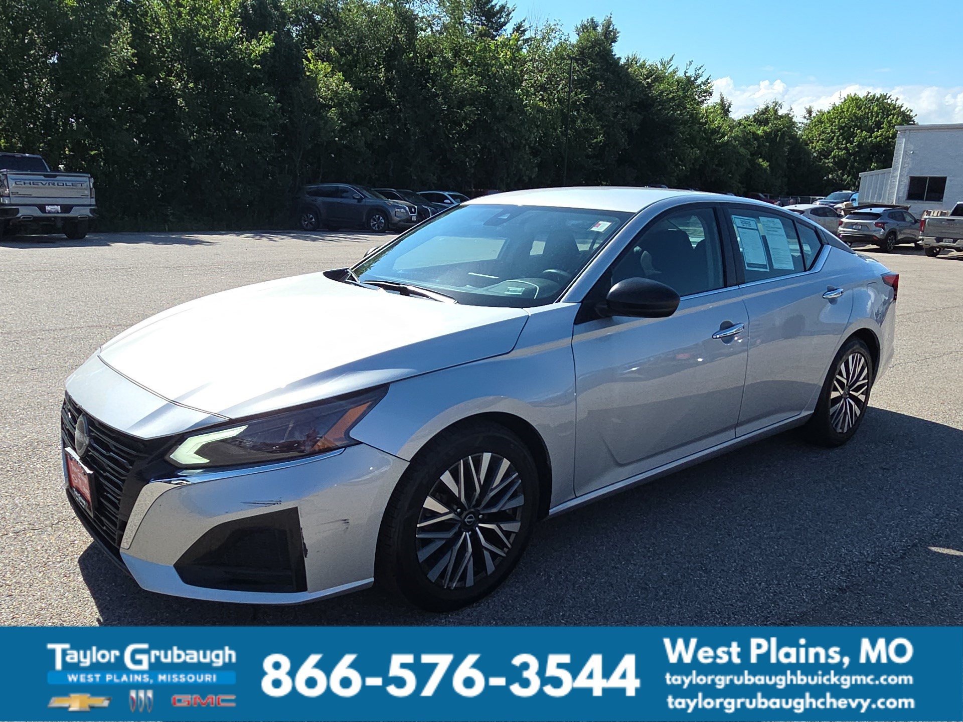 Used 2024 Nissan Altima 2.5 SV FWD image 4