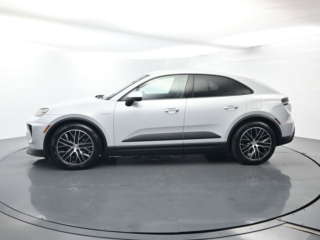 Certified 2025 Porsche Macan Electric image 2
