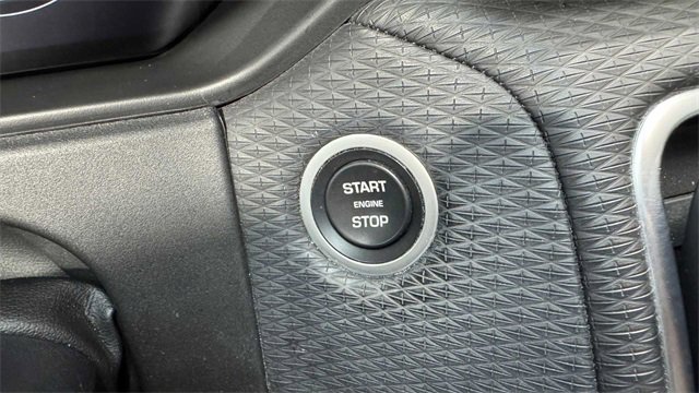 Used 2019 Land Rover Range Rover Velar R-Dynamic SE image 35