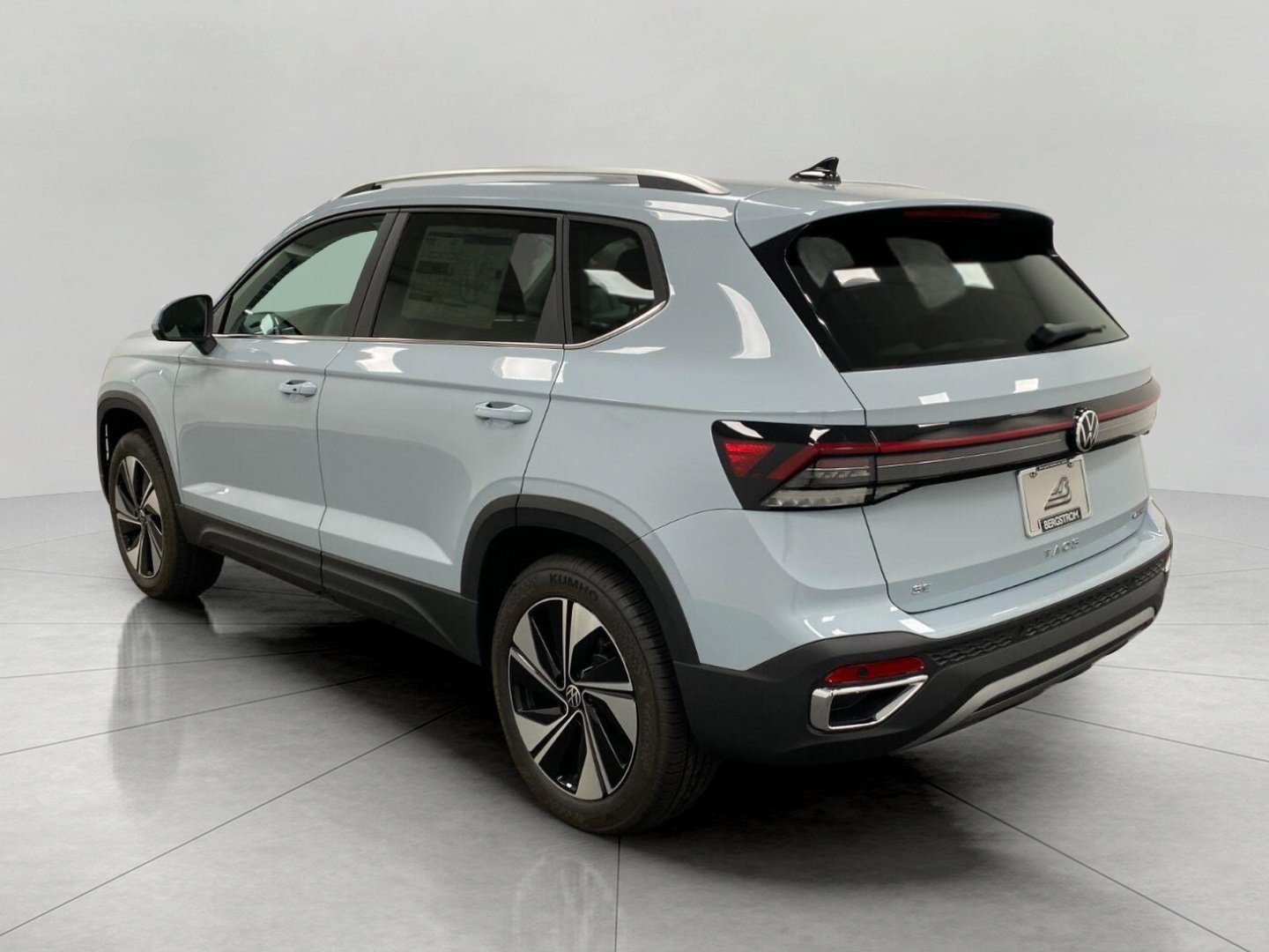 New 2026 Volkswagen Taos SE AWD/4WD image 5