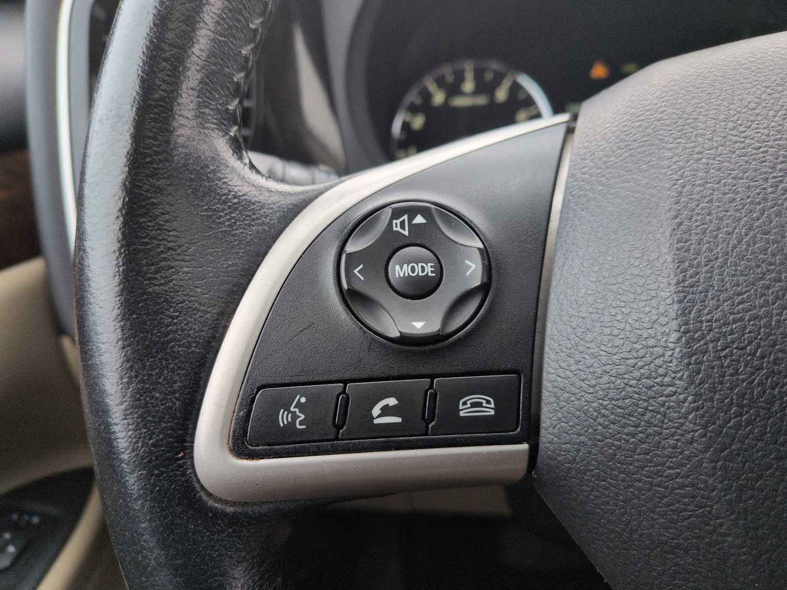 Used 2014 Mitsubishi Outlander SE image 23