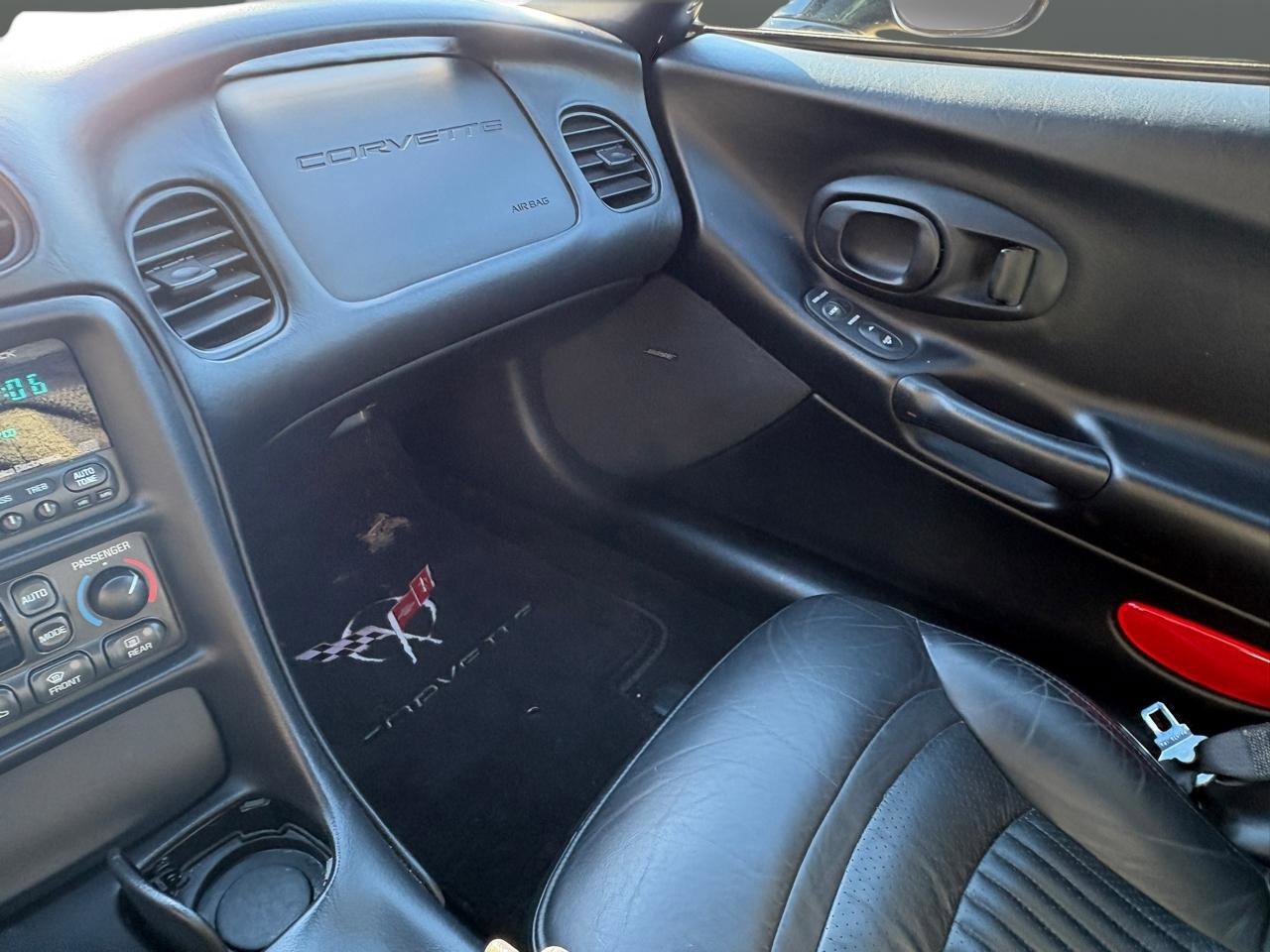Used 2004 Chevrolet Corvette Convertible w/ Preferred Equipment Group RWD image 27