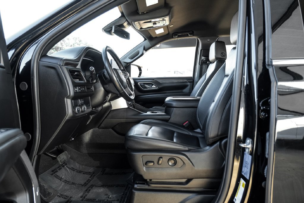 Used 2024 Chevrolet Suburban LT RWD image 3