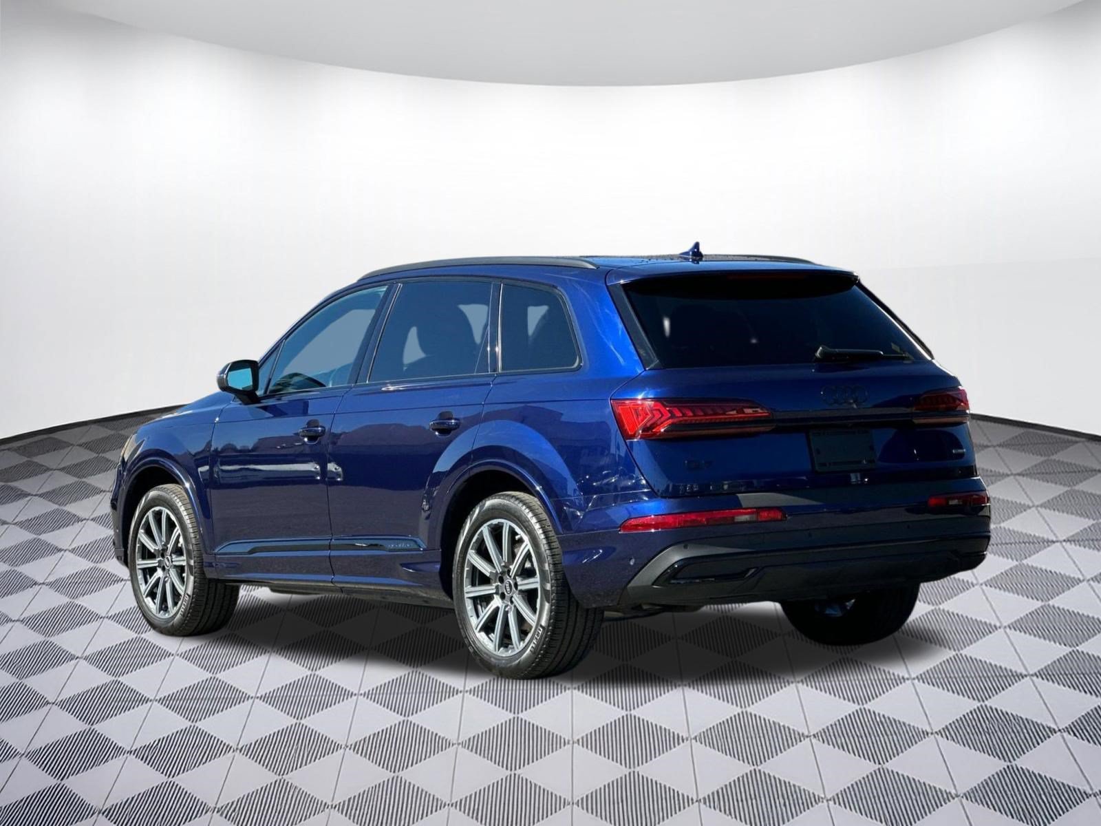 Used 2023 Audi Q7 2.0T Premium Plus w/ Premium Plus Package AWD/4WD image 3