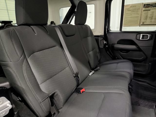 Used 2019 Jeep Wrangler Unlimited Sahara AWD/4WD image 29