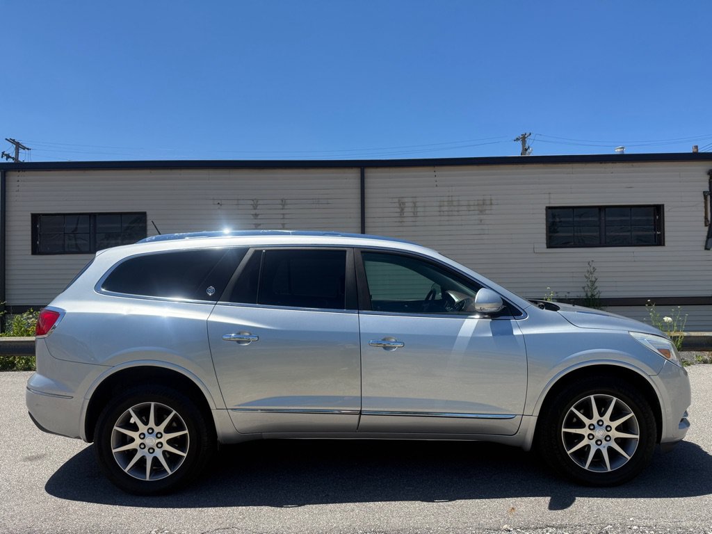 Used 2017 Buick Enclave Convenience FWD image 2